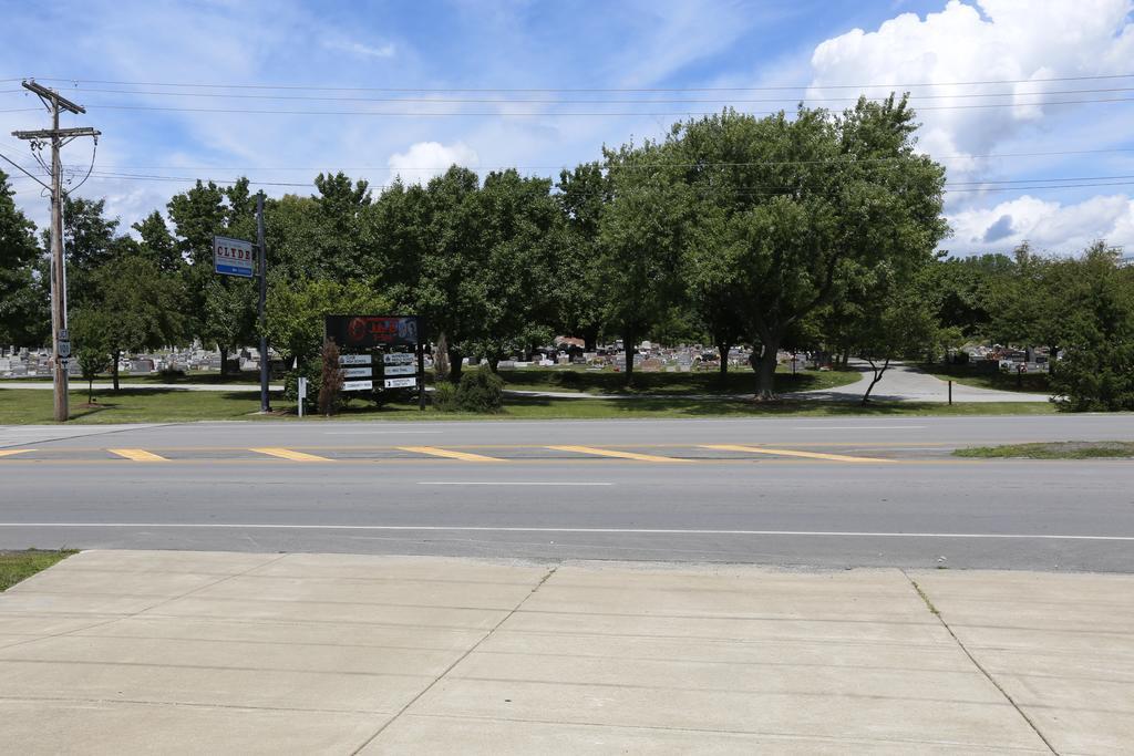 Plaza Clyde